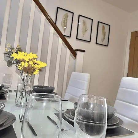 Loft By Brookland Serviced Short Lets With Free Wifi *