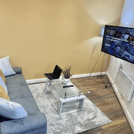 Loft By Brookland Serviced Short Lets With Free Wifi ليدز