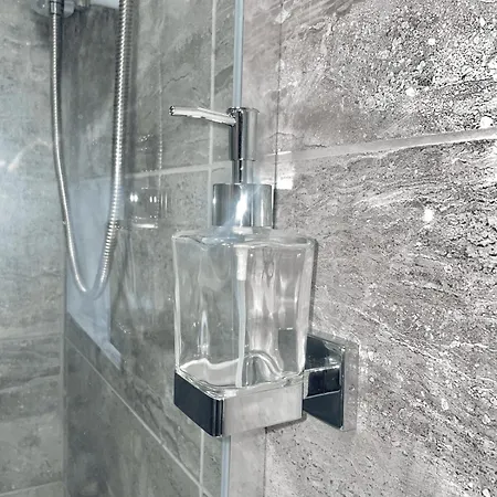 Loft By Brookland Serviced Short Lets With Free Wifi ليدز